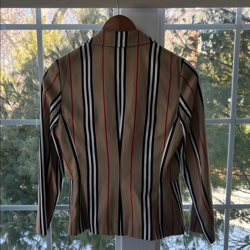 Burberry Women's Multicolor Striped Blazer in Excellent Condition - Picture 4 of 11